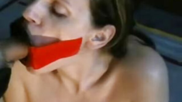 ברונטית סקסית שאוהבת את הדילדו שלה סרטי פורנו לצפיה בחינם מתנדנדת על הספה