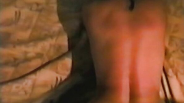 מותק בלונדינית רזה חוטפת מכות חזק על ידי צפייה בסרטי סקס חינם זר